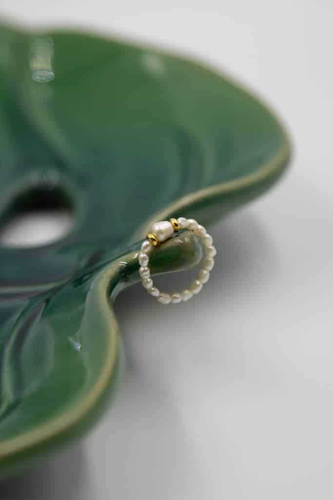 Pierścionek elastyczny z perłami