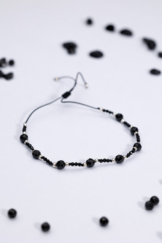 Bransoletka z naturalnym turmalinem i srebrnymi kuleczkami