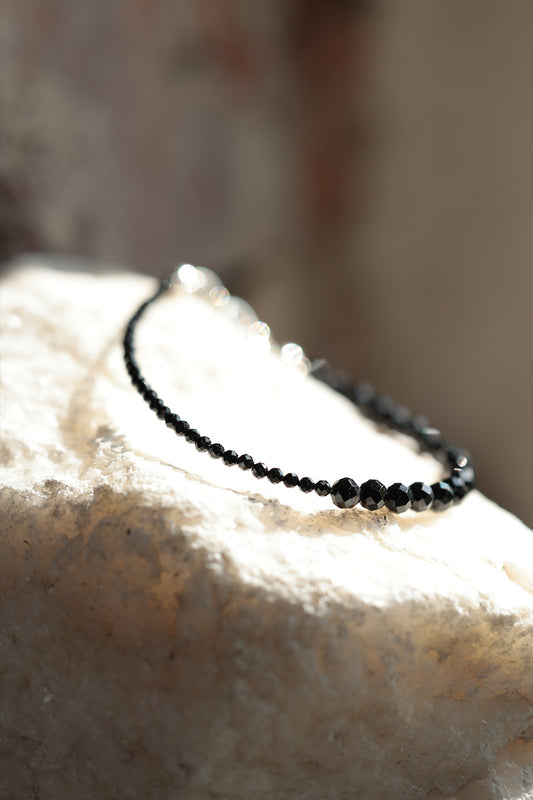 Czarna bransoletka ze spineli