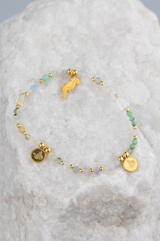 Bransoletka z zawieszkami i kolorowymi kamieniami