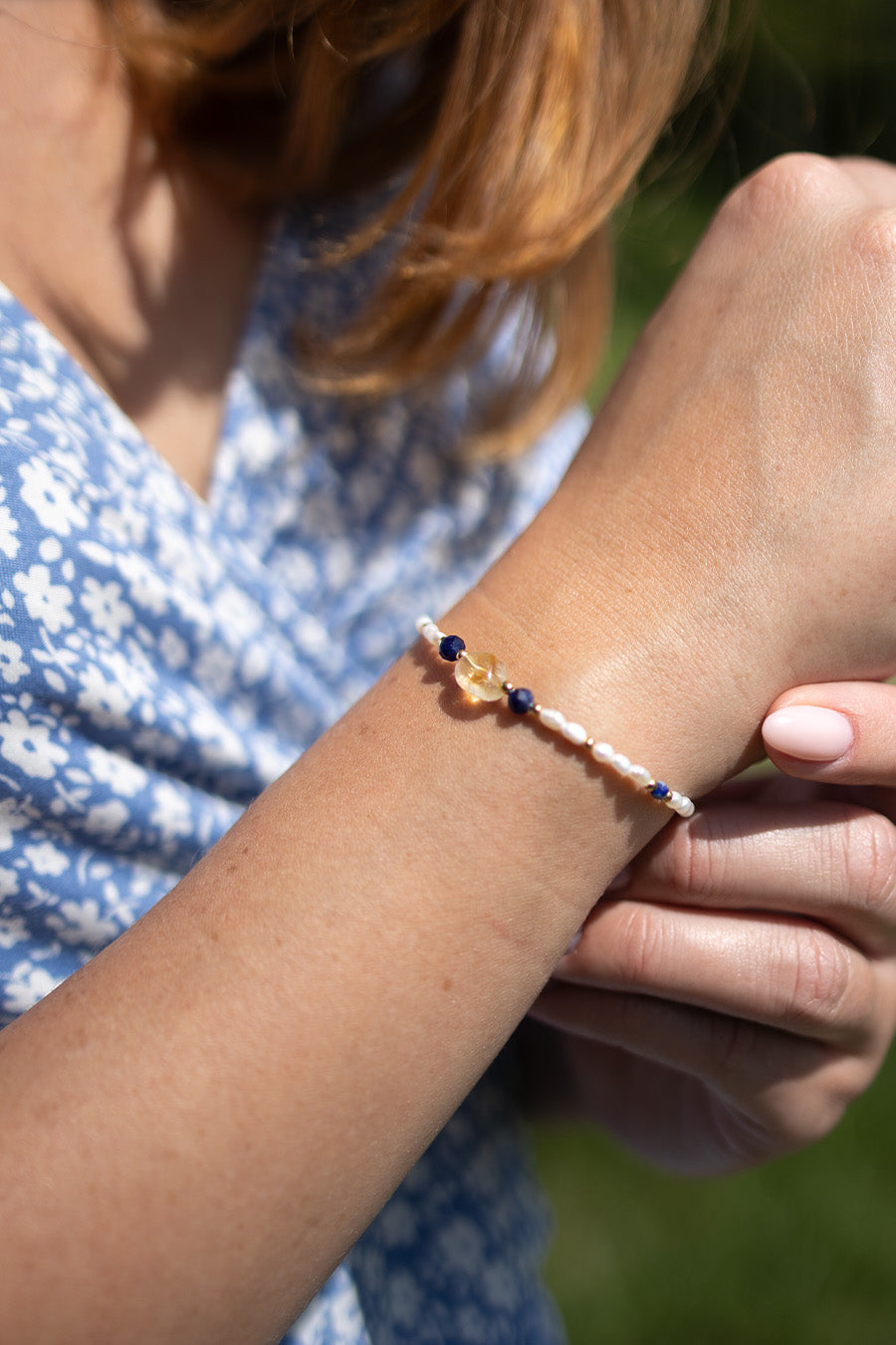 Bransoletka z cytrynem, sodalitem, lapis lazuli, kamieniem księżycowym i perłami