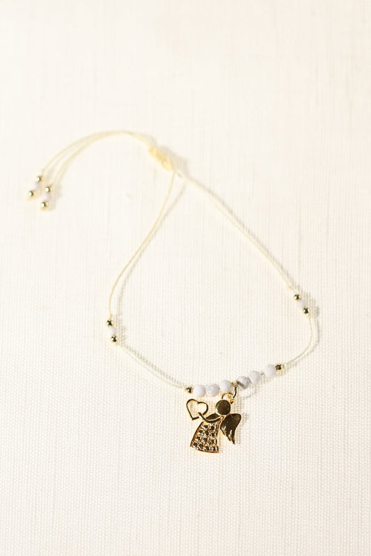 Bransoletka z aniołkiem i białym howlitem