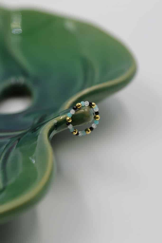 Pierścionek elastyczny z kamieniem księżycowym, amazonitem i spinelem