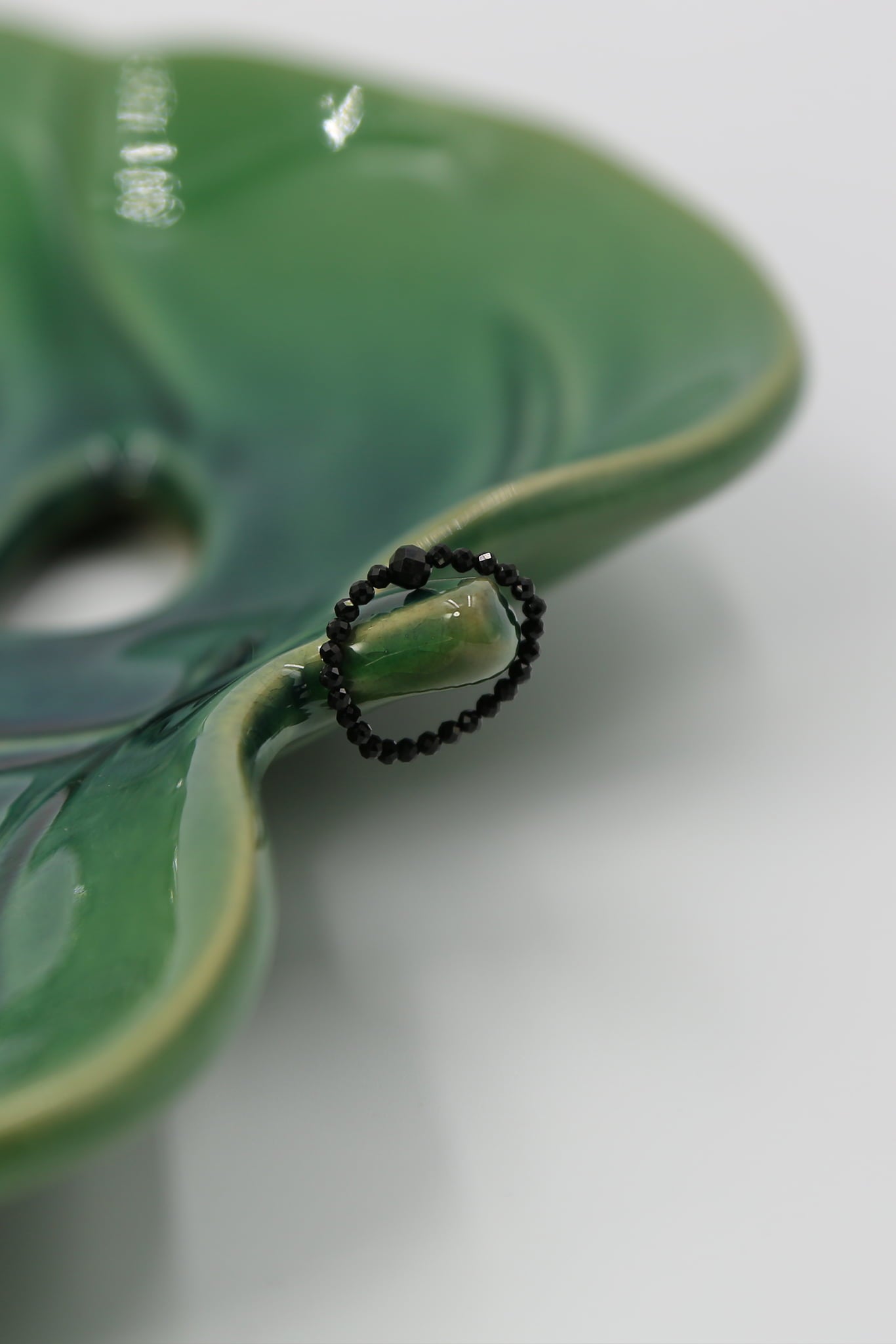 Pierścionek elastyczny ze spineli