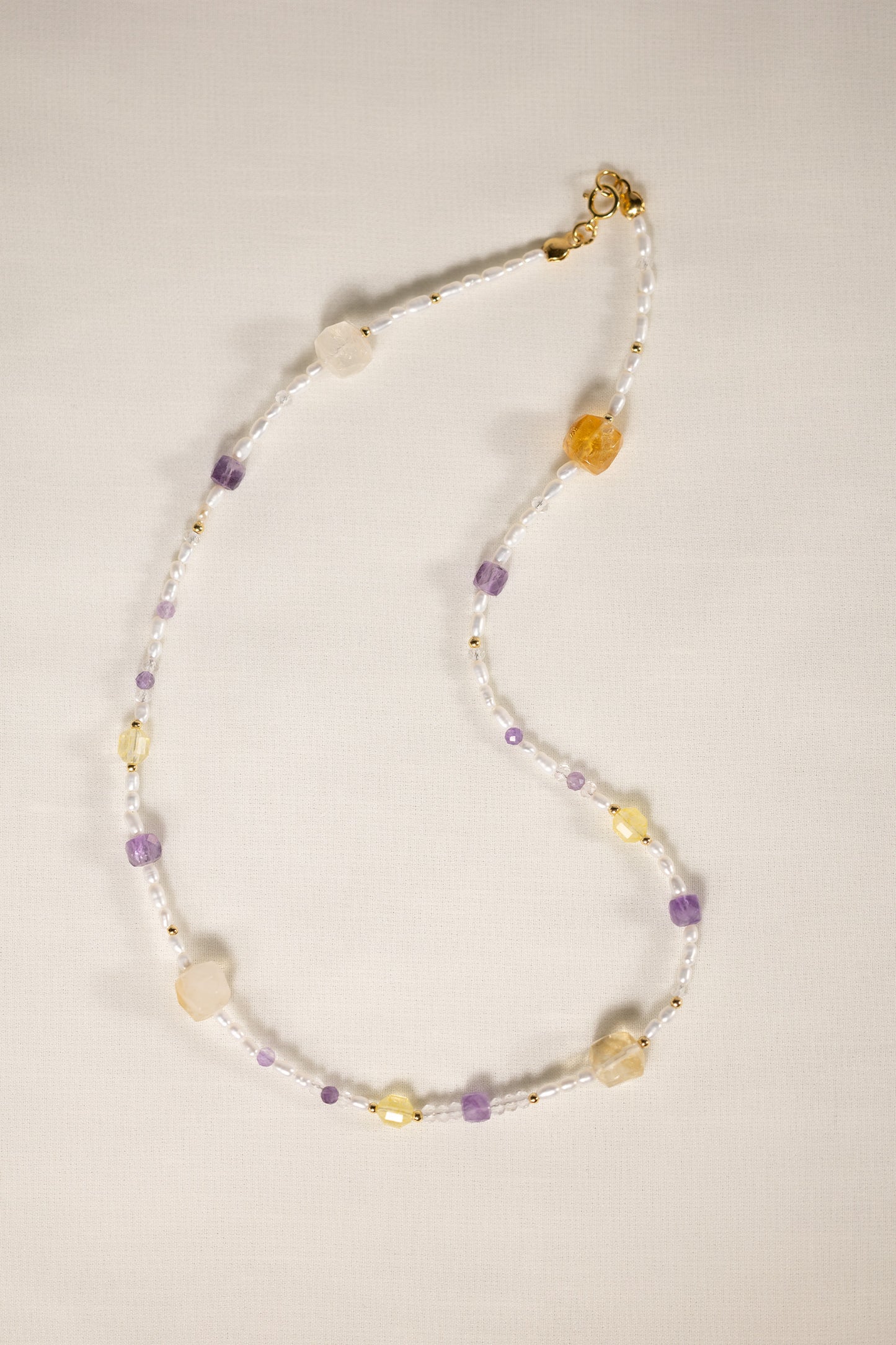 Naszyjnik z ametystem, cytrynem, kryształem górskim i perłami