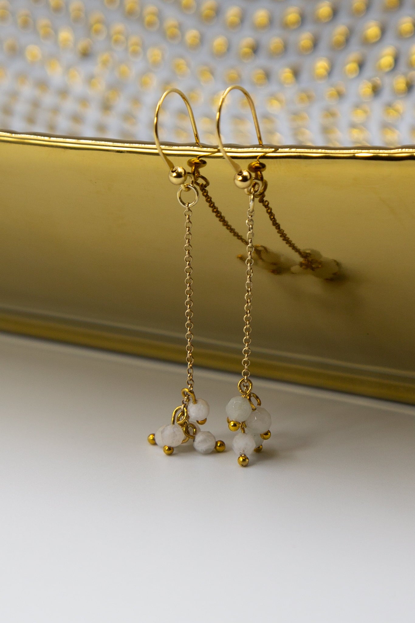 Kolczyki kamień księżycowy na łańcuszku