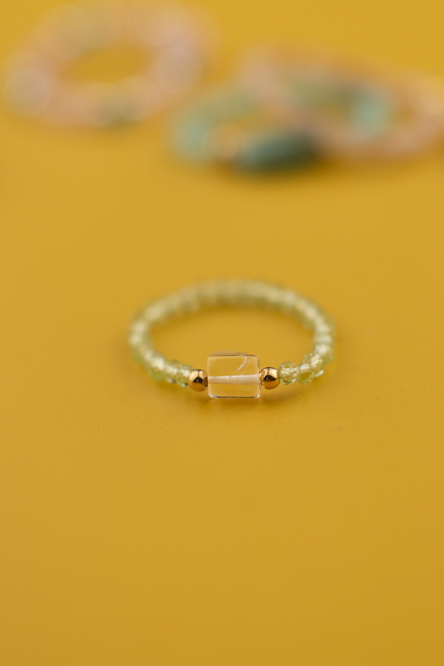 Pierścionek elastyczny z cytrynem i peridotem