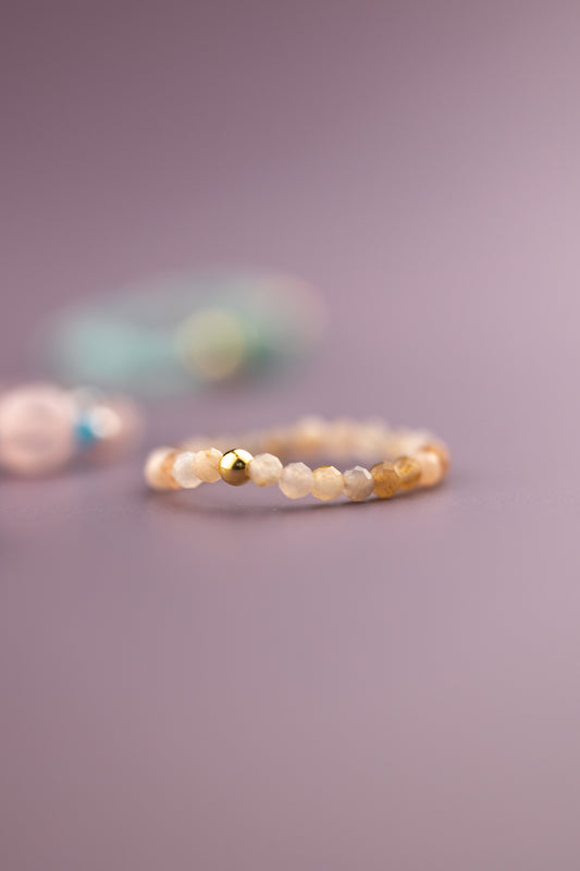 Pierścionek elastyczny z kamieniem słonecznym