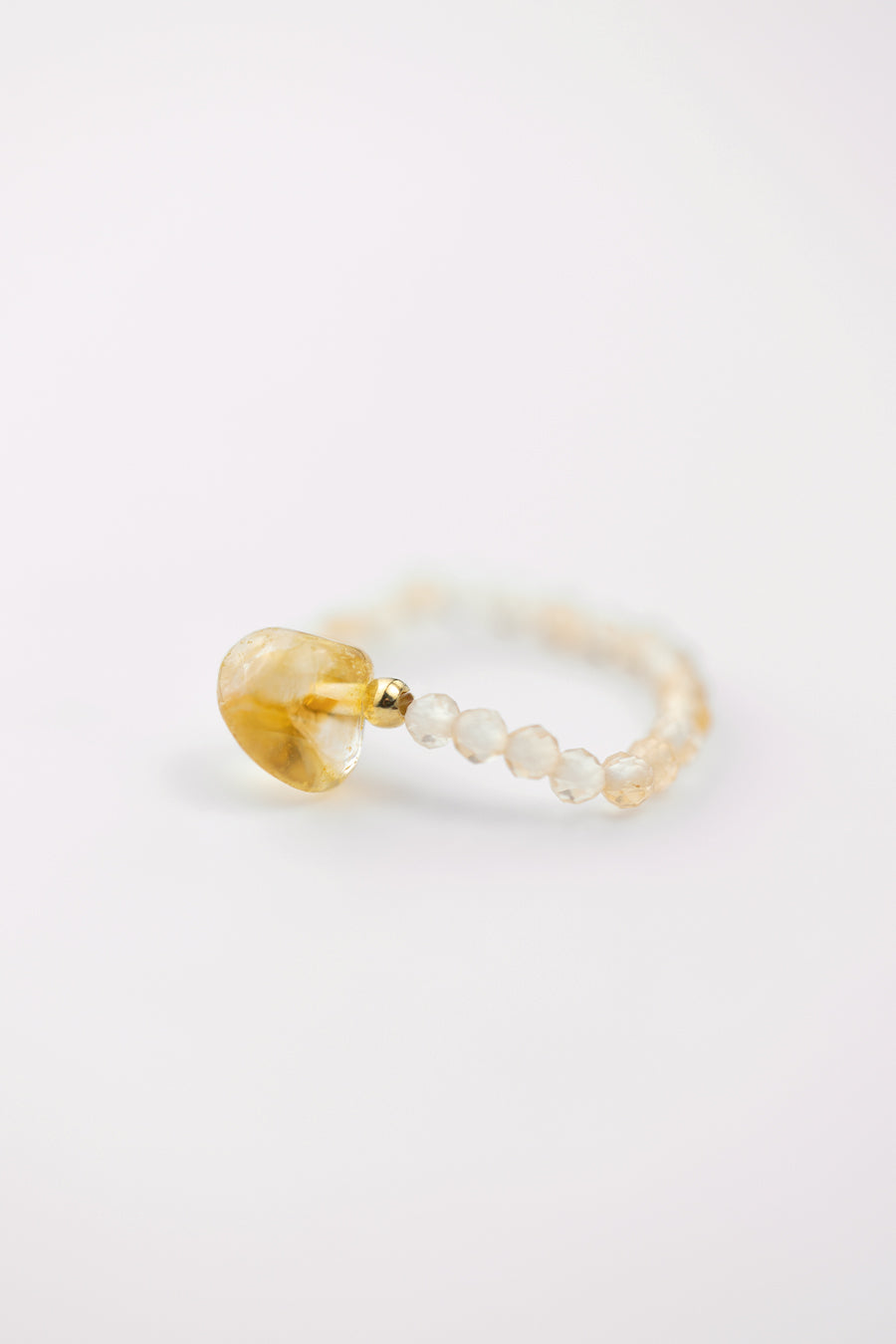 Pierścionek elastyczny z nieregularnym cytrynem i kuleczkami srebra złoconego