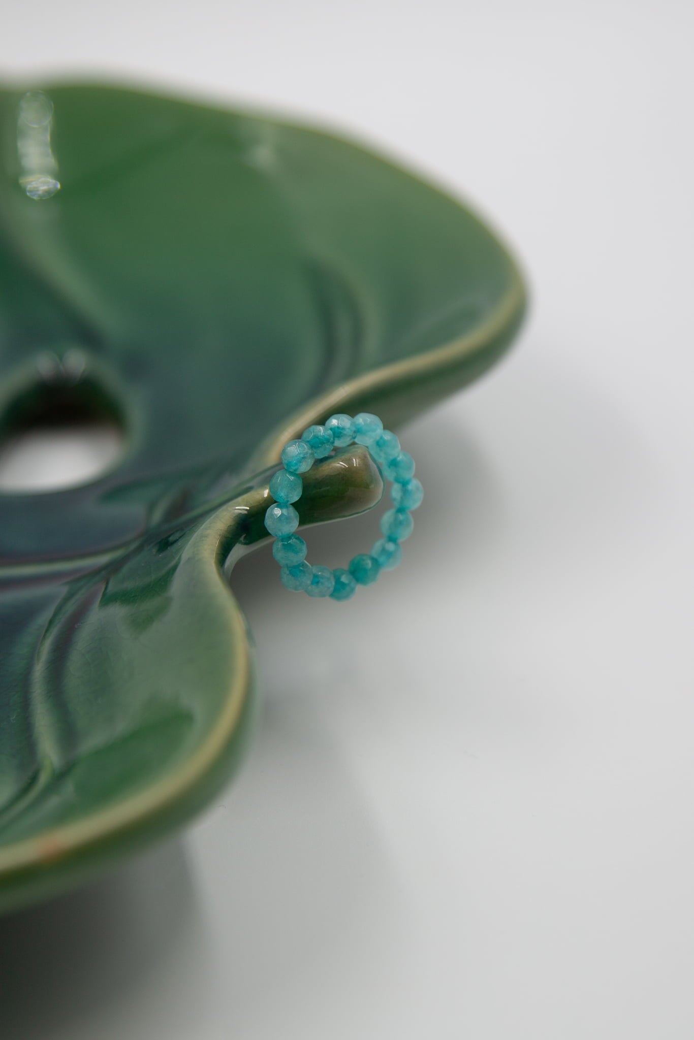 Pierścionek elastyczny z jadeitem lazurowym