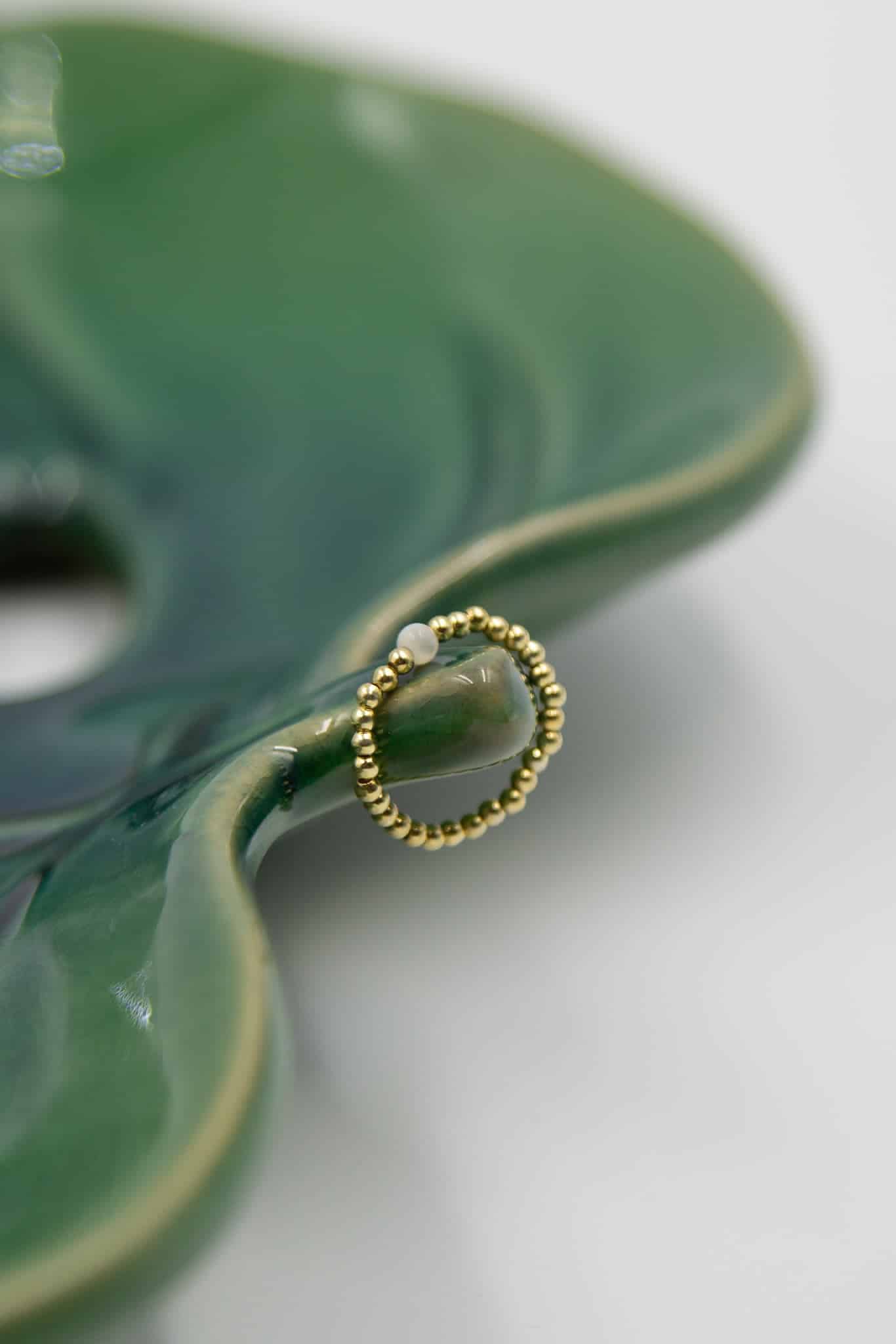 Pierścionek elastyczny z masą perłową