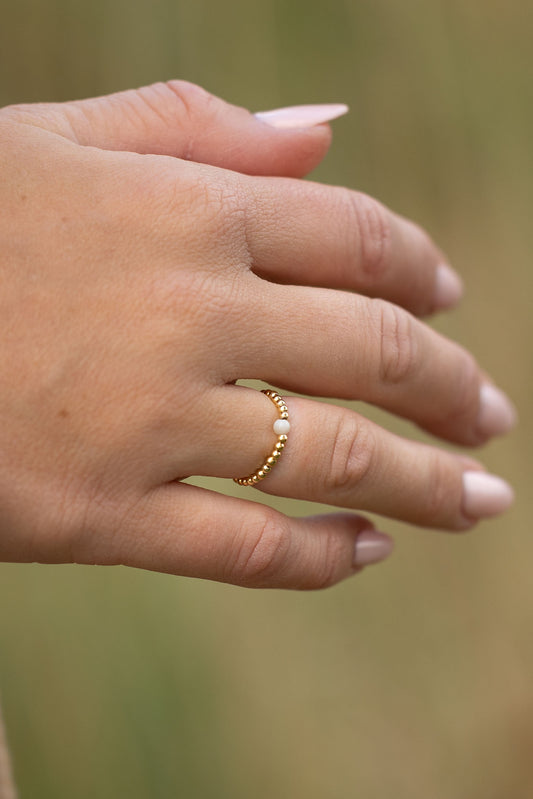 Pierścionek elastyczny z masą perłową