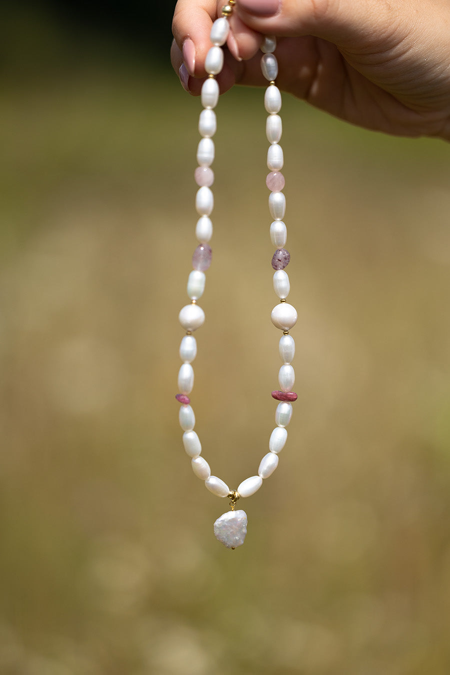 Naszyjnik z perłami, kwarcem różowym i turmalinem