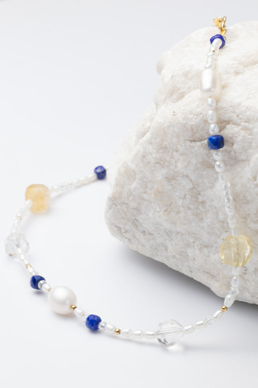 Naszyjnik z kryształem górskim, cytrynem, lapis lazuli i perłami